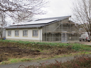 Dach mit Photovoltaik, Fassade mit Unterputz