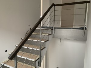 Belegung Treppe (derzeit mit Stufenschutz) und Geländer