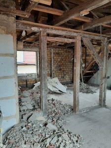 Abbruch der Innenwände im vorhandenen Dachgeschoss