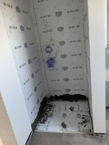 Abdichtungsarbeiten im Duschbereich